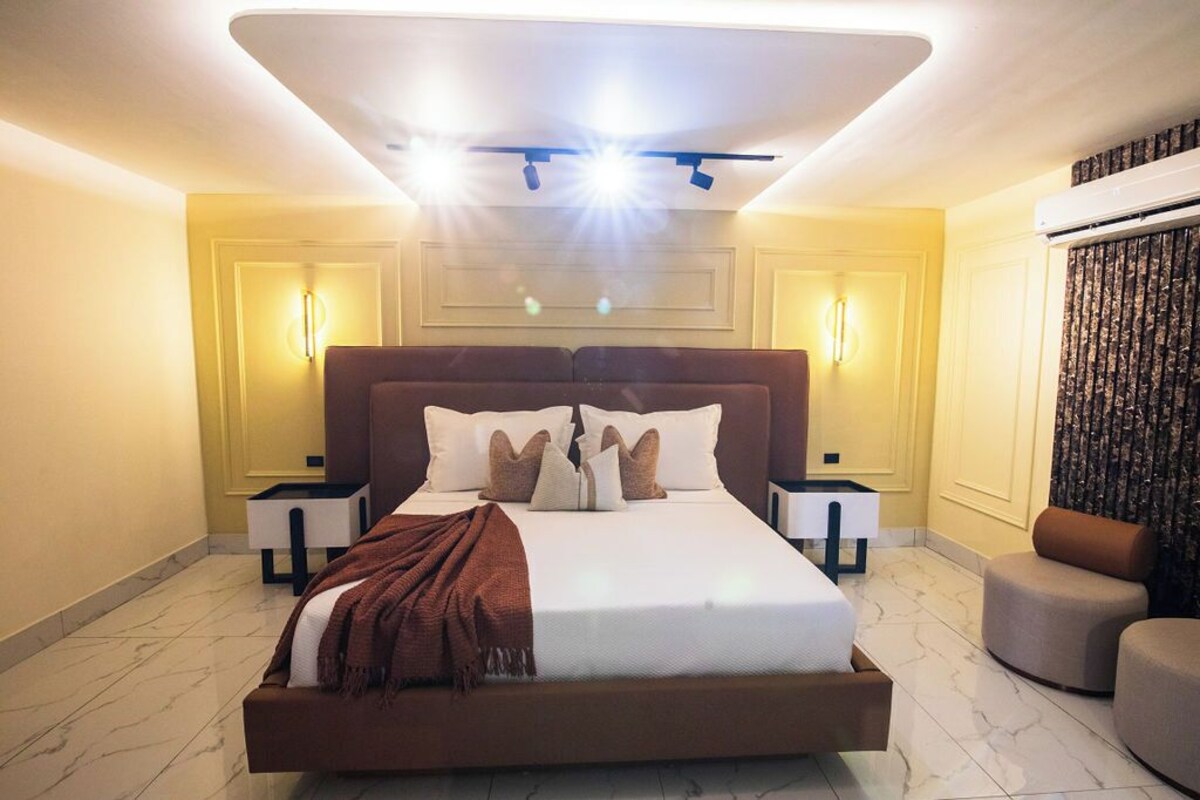 ห้องดีลักซ์ | ตู้นิรภัยในห้องพัก, ผ้าม่านกันแสง, ห้องเก็บเสียง, เตารีด/โต๊ะรีดผ้า