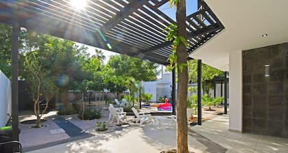 Downtown Rooms Pool & BBQ Near Hotspots