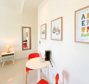 Apartament, 1 dormitori, vistes a la piscina | Zona de menjador de l'habitació