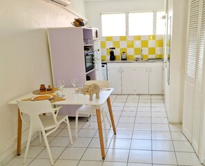 Dining - Studio de la PIAZZETA, air conditioning, tank, wifi, near casino and beaches (Saint-François)