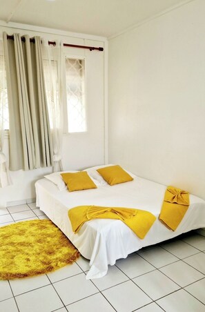 1 bedroom, desk, WiFi, bed sheets