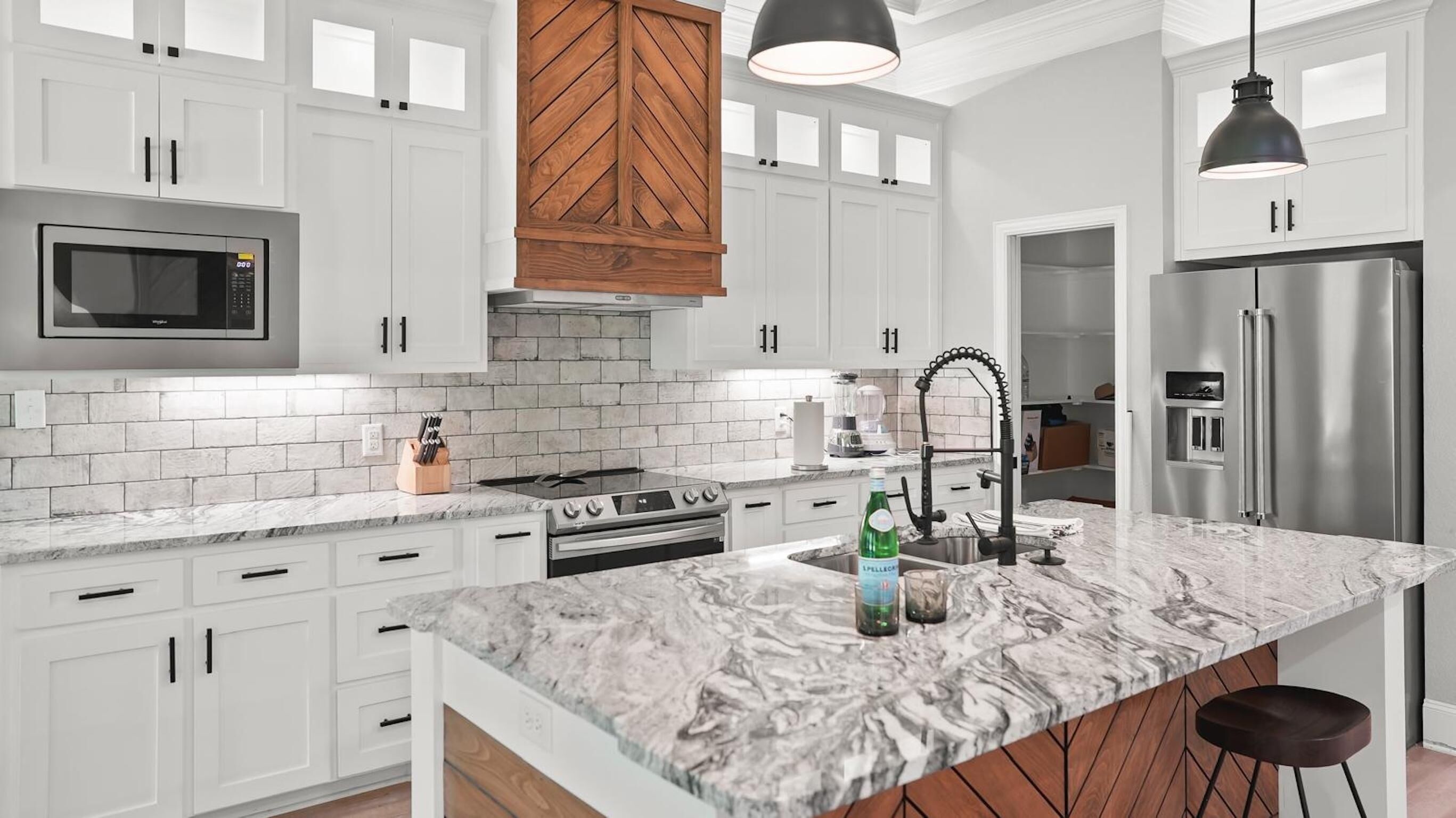 Réfrigérateur, micro-ondes, four, lave-vaisselle