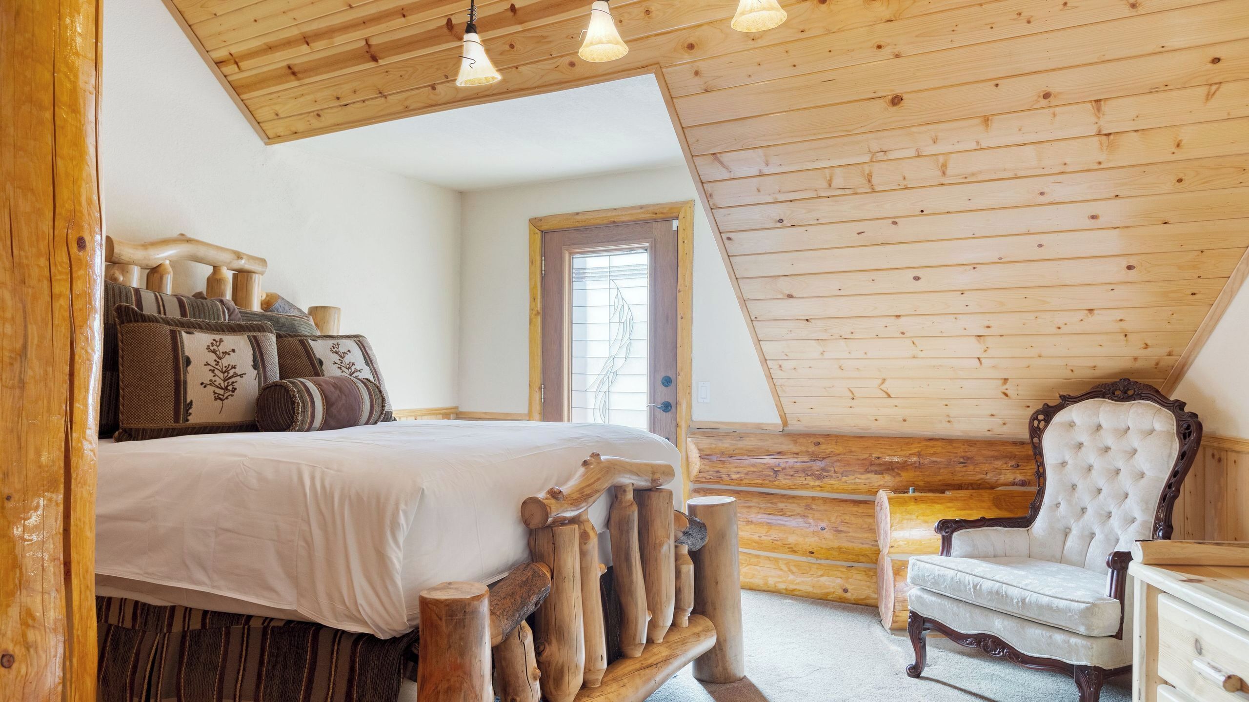 المنشأة من الداخل