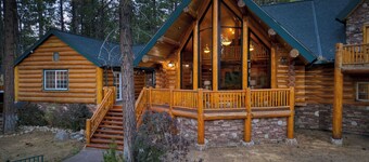 Pinetree Place by Avantstay Group Cabin w/ Hot Tub Minutes to the Lake
