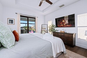 5 bedrooms, iron/ironing board, WiFi, bed sheets