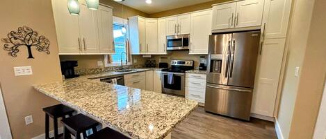 Refrigerador, microondas, horno, placa de cocina