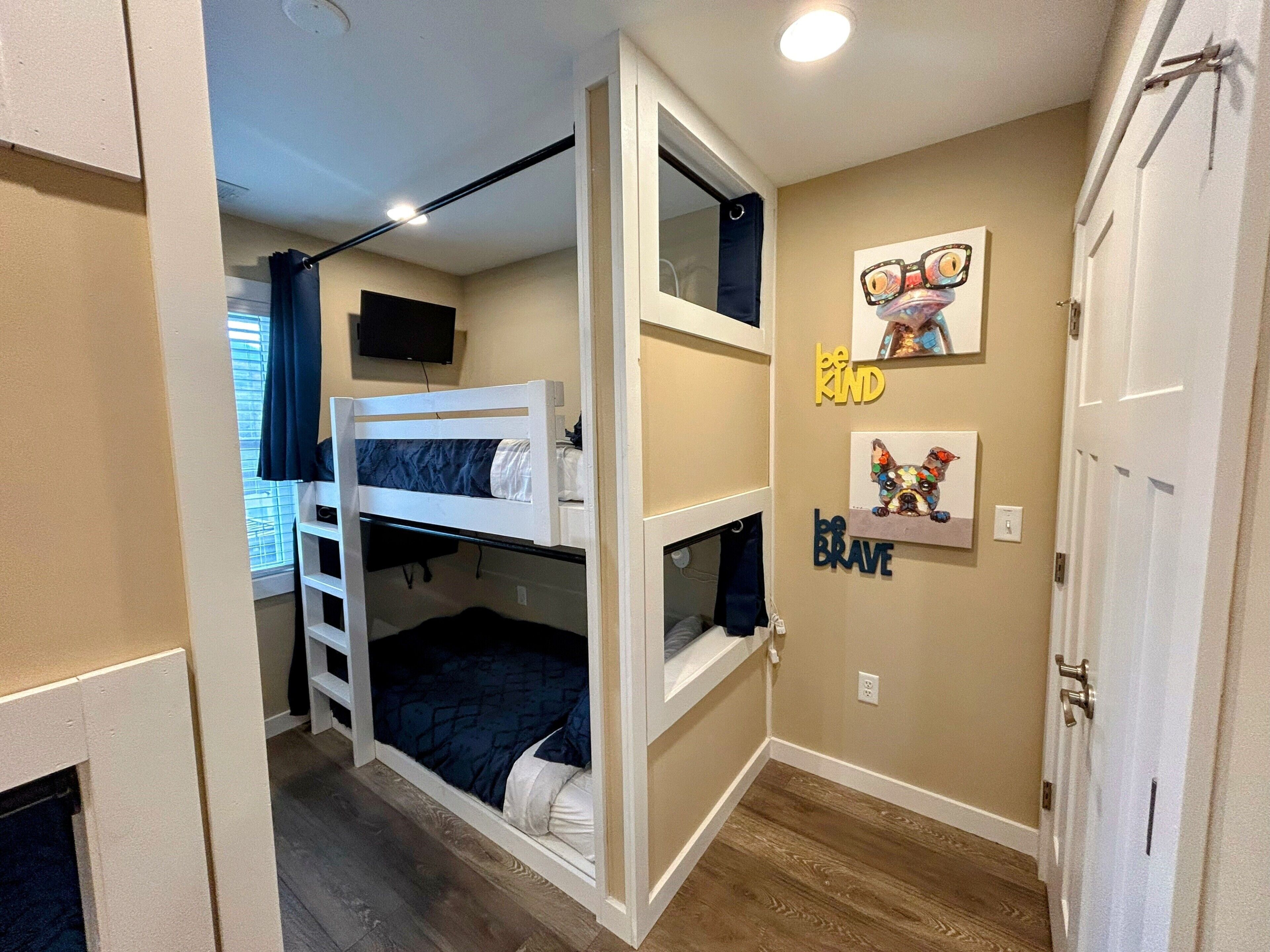 3 chambres, fer et planche à repasser, lit parapluie, Wi-Fi gratuit