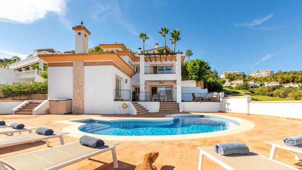 A luxurious villa with a swimming pool, outdoor seating, and a dog. - Villa Amland | Golf Paradise with private swimming pool (Mijas)