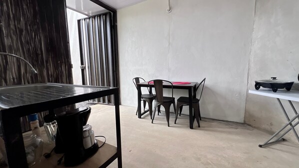 Dining - Gated Parking, 7min to beach, A/C Wi-FI (Nuevo Jaco, Quebrada Bonita)