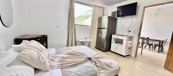 Gated Parking, 7min to beach, A/C Wi-FI