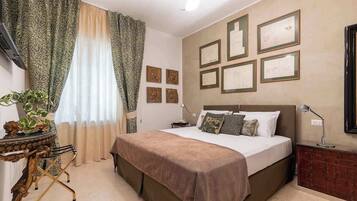 Iron/ironing board, WiFi, bed sheets