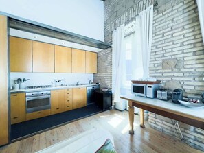 Fridge, microwave, oven, stovetop - The Loft Boutique Apartment Vatican Museum (Rome)