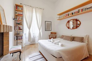 Iron/ironing board, travel cot, WiFi, bed sheets - The Loft Boutique Apartment Vatican Museum (Rome)