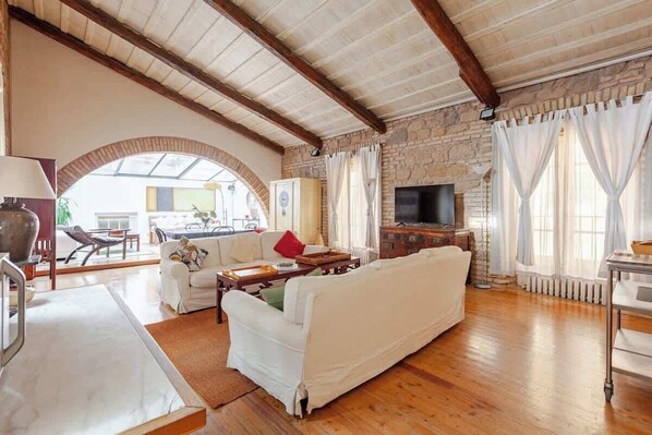 TV, offices - The Loft Boutique Apartment Vatican Museum (Rome)