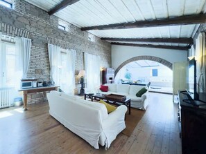 TV, offices - The Loft Boutique Apartment Vatican Museum (Rome)