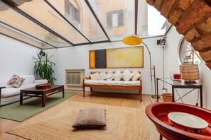 TV, offices - The Loft Boutique Apartment Vatican Museum (Rome)