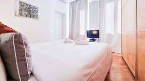 Iron/ironing board, WiFi, bed sheets - Luxury Penthouse with Terrace by Spanish Steps (Rome)
