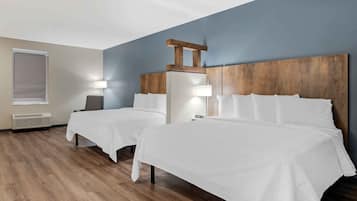 Premium Studio, 2 Queen Beds, Refrigerator & Microwave | Premium bedding, iron/ironing board, free WiFi, bed sheets