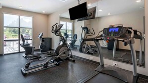 A gym with treadmills, elliptical machines, and a stationary bike. - Extended Stay America Premier Suites - San Antonio - Schertz (Schertz)