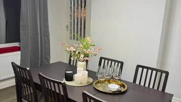 House | Tempat makan