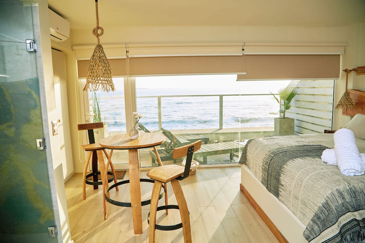 Doppia Deluxe, vista spiaggia | 1 camera, minibar, postazione laptop, Wi-Fi gratuito