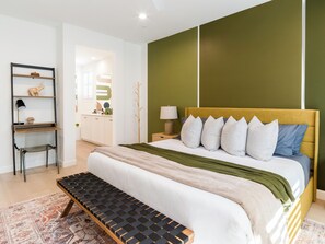 4 bedrooms, desk, iron/ironing board, travel crib