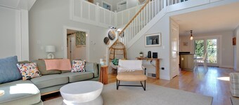 Walk to Long Sands Beach| Private Pool| Dogs Welcome | First Floor King Bedroom