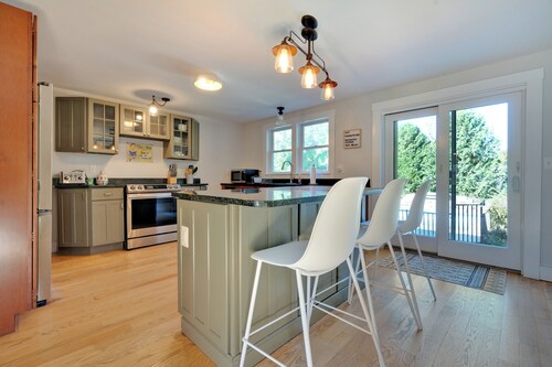 Walk to Long Sands Beach| Private Pool| Dogs Welcome | First Floor King Bedroom