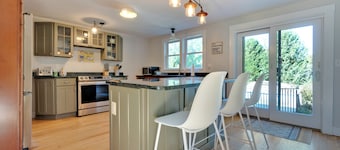 Walk to Long Sands Beach | Private Pool | Dogs Welcome | First-Floor King Bedroom