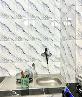 Refrigerador, microondas, placa de cocina