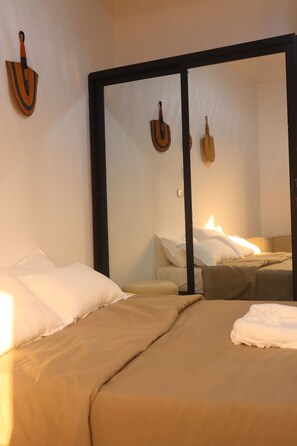 Suite estudio Deluxe | Espacio para trabajar con laptop y wifi gratis 