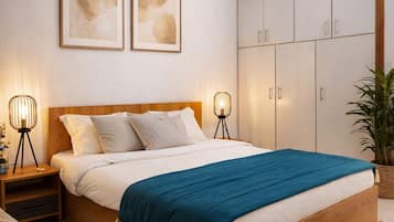 Deluxe Studio Suite, Balcony, Bay View | Laptop workspace, free WiFi, bed sheets