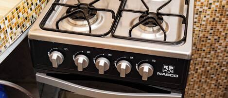 Elite Studio Suite | Private kitchen | Fridge, microwave, stovetop