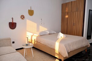 Espacio para trabajar con laptop y wifi gratis 