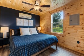 2 bedrooms, travel cot, free WiFi, bed sheets