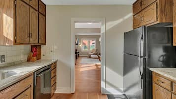 Micro-ondes, four, plaque de cuisson, lave-vaisselle