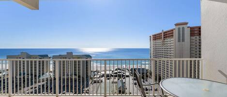 コンドミニアム ベッド (複数台) (Laketown Wharf 1527) | 屋外ダイニングエリア