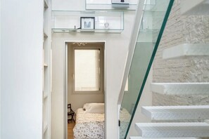 2 habitaciones, escritorio, tabla de planchar con plancha y wifi 
