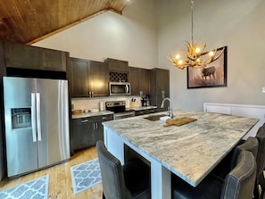 Fridge, microwave, oven, stovetop - Just minutes from Beech Mtn Ski Resort /Townhome /Fire Pit & Fireplace / Pets OK (Beech Mountain)