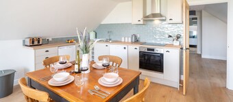 The Roost - Beautiful Apartment, Stunning Rural Views, 2 Bedrooms, Sleeps 5