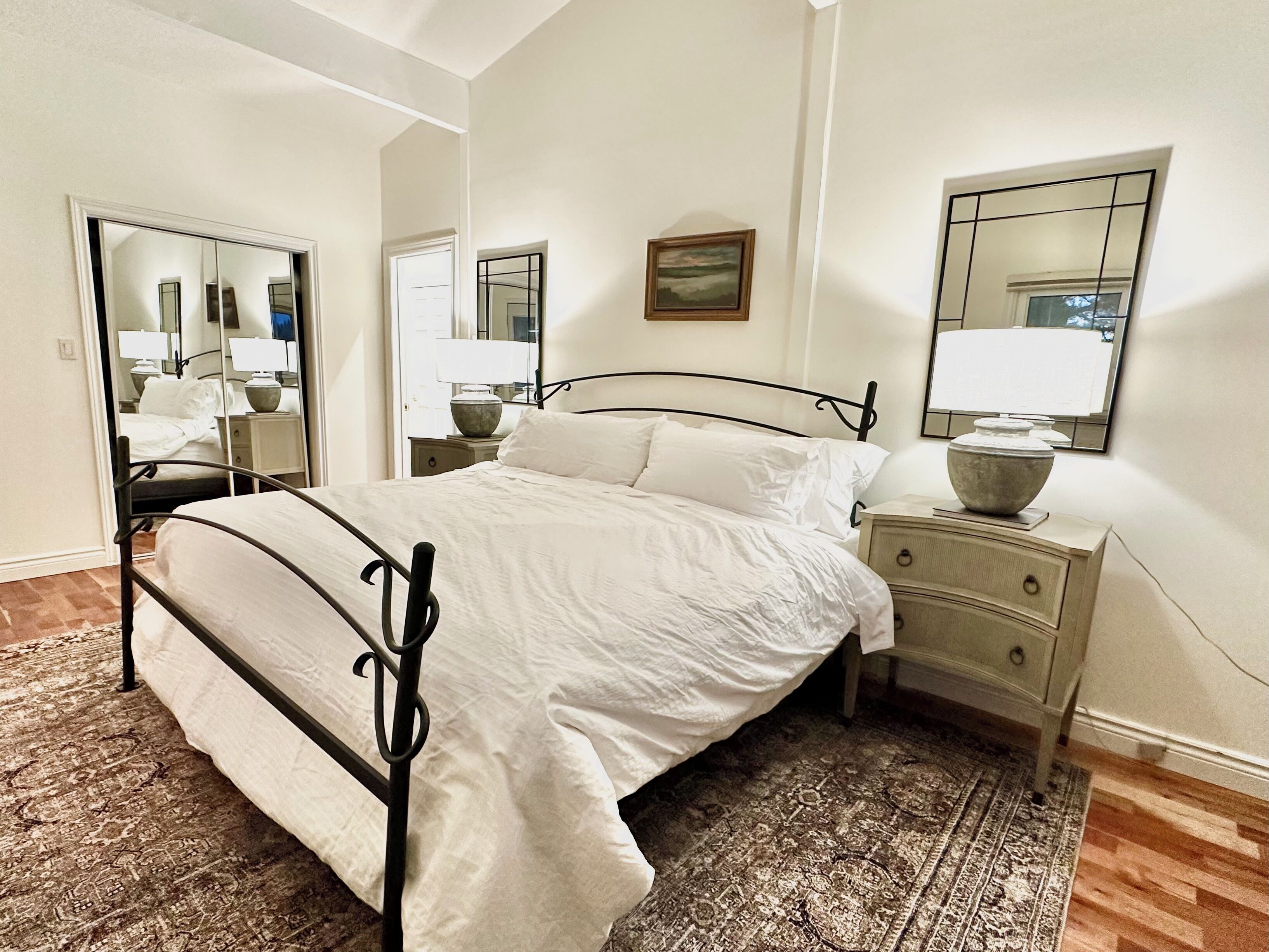 3 chambres, fer et planche à repasser, Wi-Fi, draps fournis