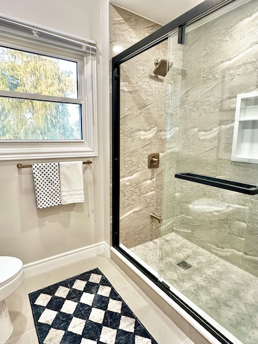 Cozy 3 Bedroom Home Neighbouring Dagmar Ski Resort. Only 1 Hour from Toronto.