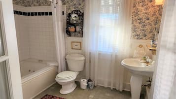 Jetted bath, hair dryer, towels