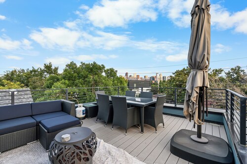 Spacious LoHi Home With Denver Skyline Rooftop Views