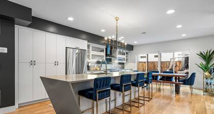Spacious LoHi Home With Denver Skyline Rooftop Views