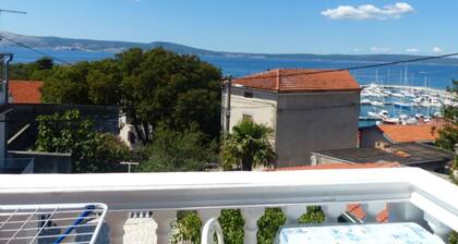 Apartments Tina - Triple Room with Terrace and Sea View