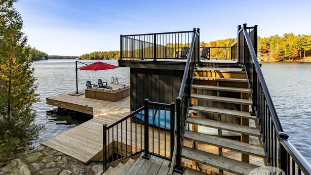 Property grounds - Darling 3 bed 2 bath cottage on Lake Joseph with Bunkie! NW Exposure! Boathouse (Seguin)