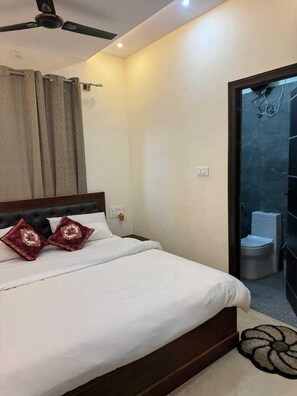 Villa, patio, vue piscine | 5 chambres, Wi-Fi gratuit