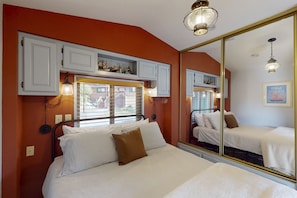 2 bedrooms, iron/ironing board, internet, bed sheets