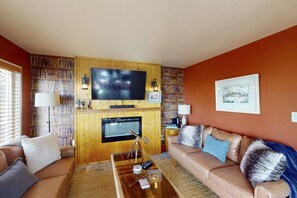 Televisión y chimenea 